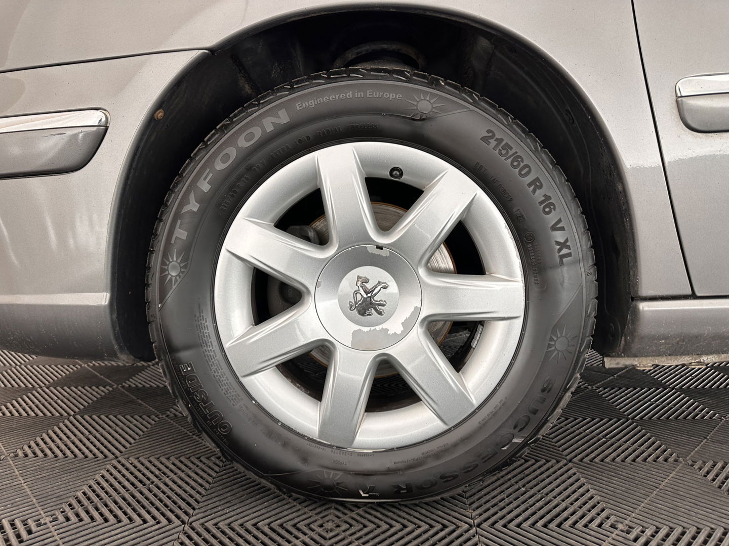 Peugeot 807 2.0 HDiF Norwest [ 8-Pers. ] *NAVI-FULLMAP | 1/2-LEATHER | COMFORT-SEATS | ECC | PDC | CRUISE | RADIO-MP3 | TOWBAR | 16''ALU*