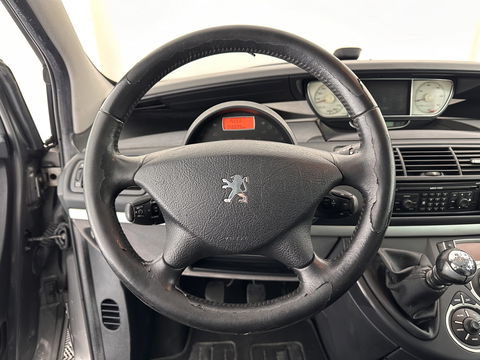 Peugeot 807 2.0 HDiF Norwest [ 8-Pers. ] *NAVI-FULLMAP | 1/2-LEATHER | COMFORT-SEATS | ECC | PDC | CRUISE | RADIO-MP3 | TOWBAR | 16''ALU*