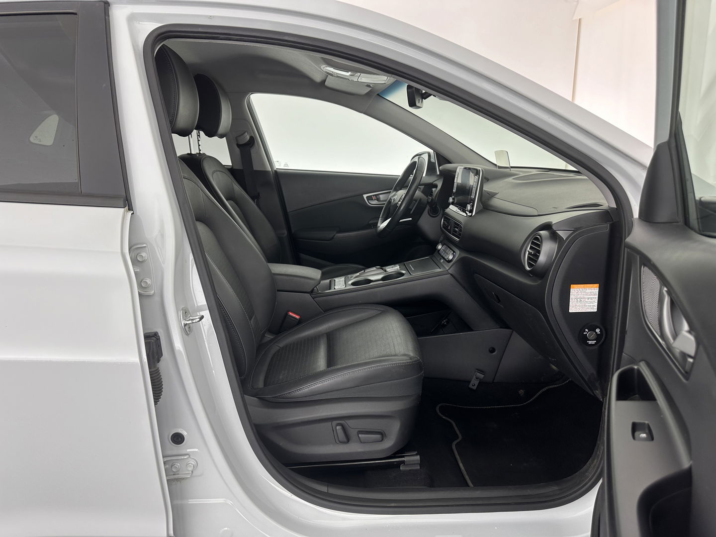 Hyundai KONA EV Premium 64 kWh (INCL-BTW) *FULL-LEATHER | HEAD-UP | FULL-LED | NAVI-FULLMAP | DAB | ADAPTIVE-CRUISE | KRELL-AUDIO | KEYLESS | CAMERA | BLIND-SPOT | LANE-ASSIST | DIGI-COCKPIT | COMFORT-SEATS | 17''ALU*
