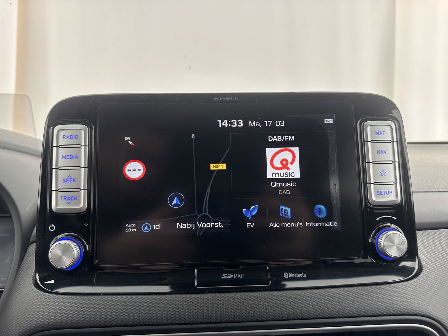 Hyundai KONA EV Premium 64 kWh (INCL-BTW) *FULL-LEATHER | HEAD-UP | FULL-LED | NAVI-FULLMAP | DAB | ADAPTIVE-CRUISE | KRELL-AUDIO | KEYLESS | CAMERA | BLIND-SPOT | LANE-ASSIST | DIGI-COCKPIT | COMFORT-SEATS | 17''ALU*