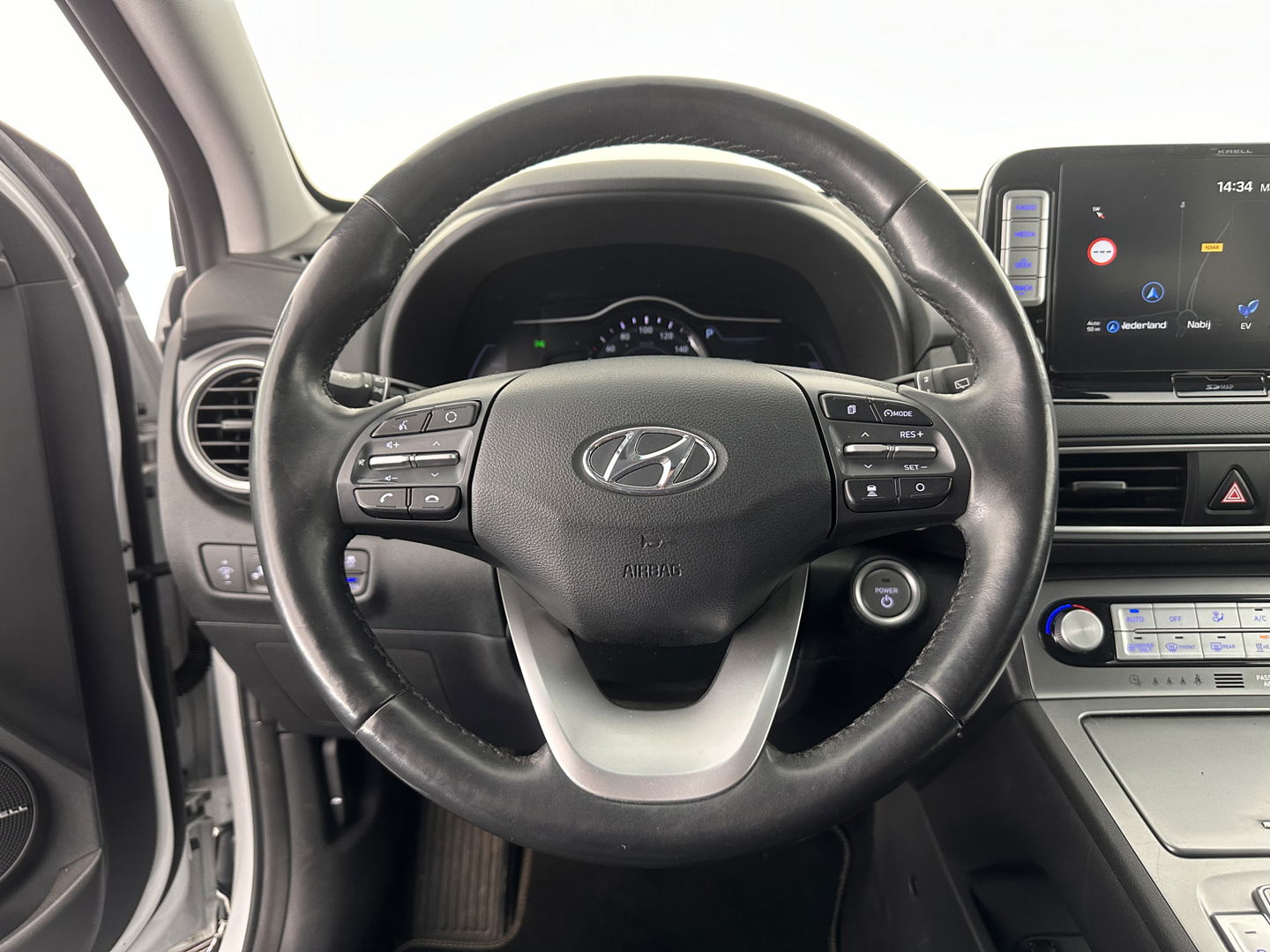 Hyundai KONA EV Premium 64 kWh (INCL-BTW) *FULL-LEATHER | HEAD-UP | FULL-LED | NAVI-FULLMAP | DAB | ADAPTIVE-CRUISE | KRELL-AUDIO | KEYLESS | CAMERA | BLIND-SPOT | LANE-ASSIST | DIGI-COCKPIT | COMFORT-SEATS | 17''ALU*
