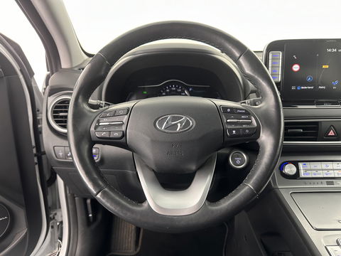 Hyundai KONA EV Premium 64 kWh (INCL-BTW) *FULL-LEATHER | HEAD-UP | FULL-LED | NAVI-FULLMAP | DAB | ADAPTIVE-CRUISE | KRELL-AUDIO | KEYLESS | CAMERA | BLIND-SPOT | LANE-ASSIST | DIGI-COCKPIT | COMFORT-SEATS | 17''ALU*