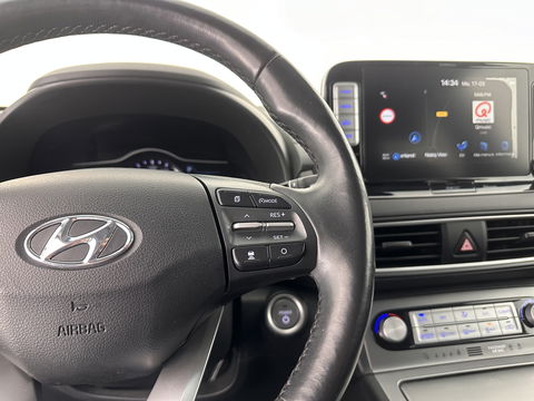 Hyundai KONA EV Premium 64 kWh (INCL-BTW) *FULL-LEATHER | HEAD-UP | FULL-LED | NAVI-FULLMAP | DAB | ADAPTIVE-CRUISE | KRELL-AUDIO | KEYLESS | CAMERA | BLIND-SPOT | LANE-ASSIST | DIGI-COCKPIT | COMFORT-SEATS | 17''ALU*