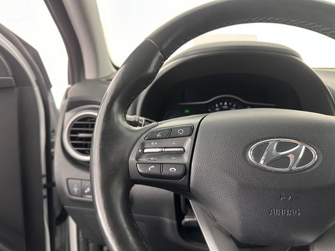 Hyundai KONA EV Premium 64 kWh (INCL-BTW) *FULL-LEATHER | HEAD-UP | FULL-LED | NAVI-FULLMAP | DAB | ADAPTIVE-CRUISE | KRELL-AUDIO | KEYLESS | CAMERA | BLIND-SPOT | LANE-ASSIST | DIGI-COCKPIT | COMFORT-SEATS | 17''ALU*