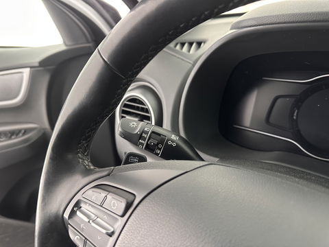 Hyundai KONA EV Premium 64 kWh (INCL-BTW) *FULL-LEATHER | HEAD-UP | FULL-LED | NAVI-FULLMAP | DAB | ADAPTIVE-CRUISE | KRELL-AUDIO | KEYLESS | CAMERA | BLIND-SPOT | LANE-ASSIST | DIGI-COCKPIT | COMFORT-SEATS | 17''ALU*