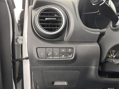 Hyundai KONA EV Premium 64 kWh (INCL-BTW) *FULL-LEATHER | HEAD-UP | FULL-LED | NAVI-FULLMAP | DAB | ADAPTIVE-CRUISE | KRELL-AUDIO | KEYLESS | CAMERA | BLIND-SPOT | LANE-ASSIST | DIGI-COCKPIT | COMFORT-SEATS | 17''ALU*