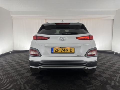 Hyundai KONA EV Premium 64 kWh (INCL-BTW) *FULL-LEATHER | HEAD-UP | FULL-LED | NAVI-FULLMAP | DAB | ADAPTIVE-CRUISE | KRELL-AUDIO | KEYLESS | CAMERA | BLIND-SPOT | LANE-ASSIST | DIGI-COCKPIT | COMFORT-SEATS | 17''ALU*