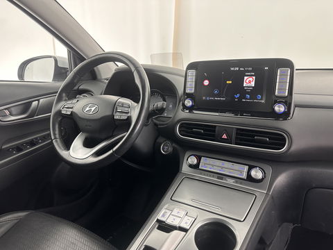 Hyundai KONA EV Premium 64 kWh (INCL-BTW) *FULL-LEATHER | HEAD-UP | FULL-LED | NAVI-FULLMAP | DAB | ADAPTIVE-CRUISE | KRELL-AUDIO | KEYLESS | CAMERA | BLIND-SPOT | LANE-ASSIST | DIGI-COCKPIT | COMFORT-SEATS | 17''ALU*