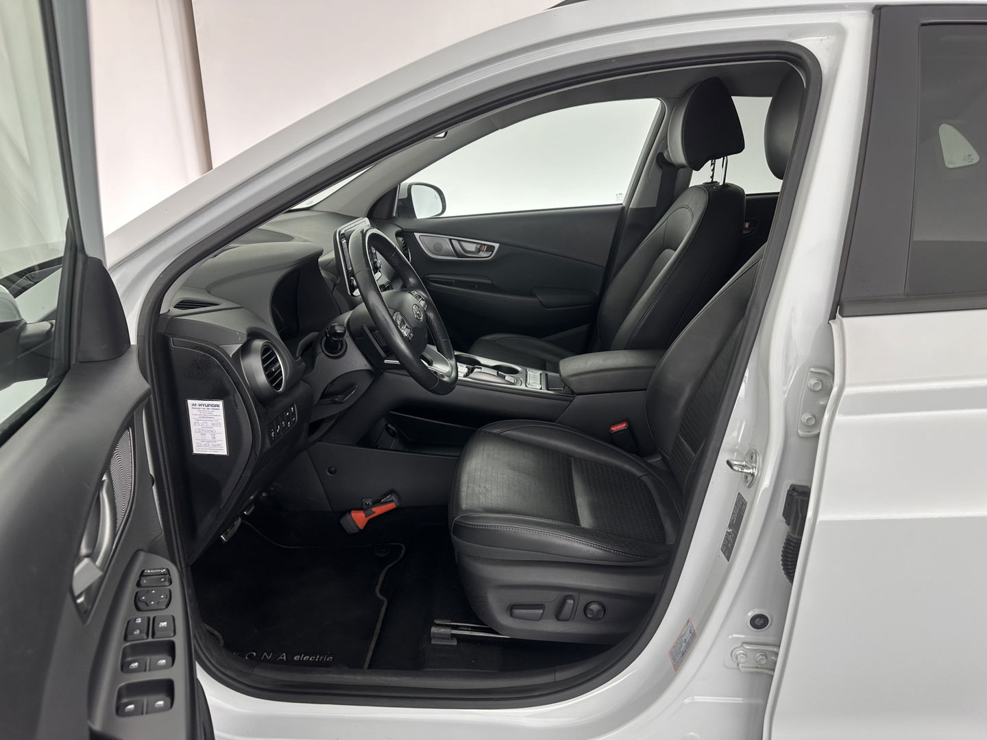 Hyundai KONA EV Premium 64 kWh (INCL-BTW) *FULL-LEATHER | HEAD-UP | FULL-LED | NAVI-FULLMAP | DAB | ADAPTIVE-CRUISE | KRELL-AUDIO | KEYLESS | CAMERA | BLIND-SPOT | LANE-ASSIST | DIGI-COCKPIT | COMFORT-SEATS | 17''ALU*