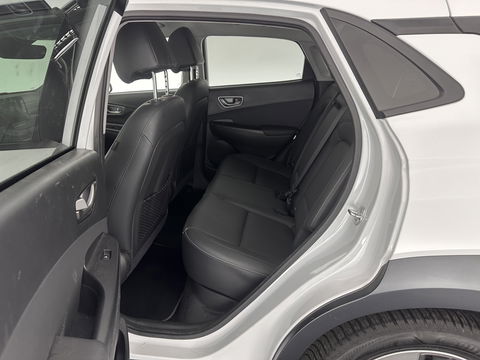 Hyundai KONA EV Premium 64 kWh (INCL-BTW) *FULL-LEATHER | HEAD-UP | FULL-LED | NAVI-FULLMAP | DAB | ADAPTIVE-CRUISE | KRELL-AUDIO | KEYLESS | CAMERA | BLIND-SPOT | LANE-ASSIST | DIGI-COCKPIT | COMFORT-SEATS | 17''ALU*