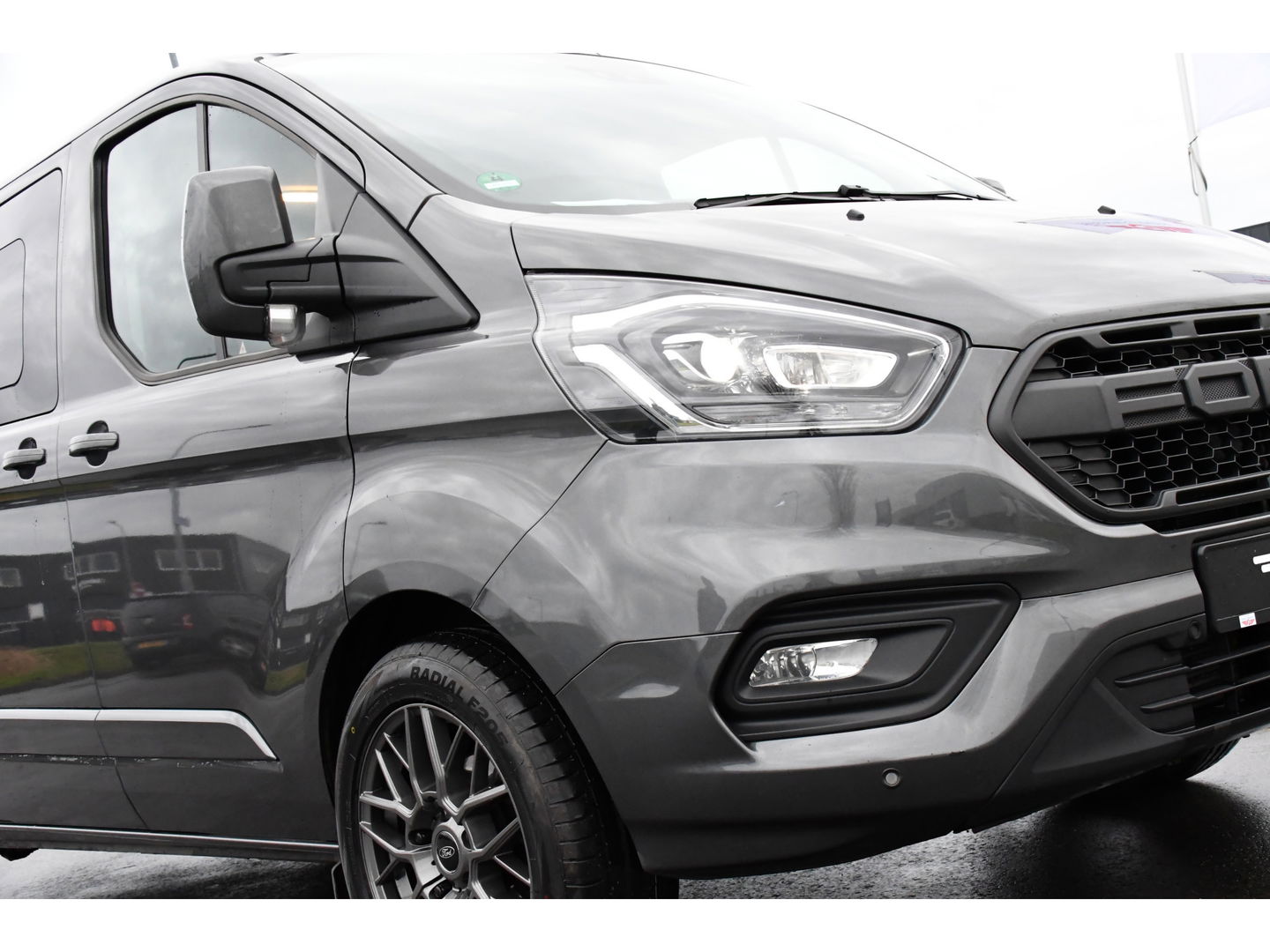Ford Transit Custom 300 2.0 TDCI L2H1 Limited DC Cruise, Camera, Carplay, 170PK LED, Leder, Automaat, Sensoren, Trekhaak, UNIEK!