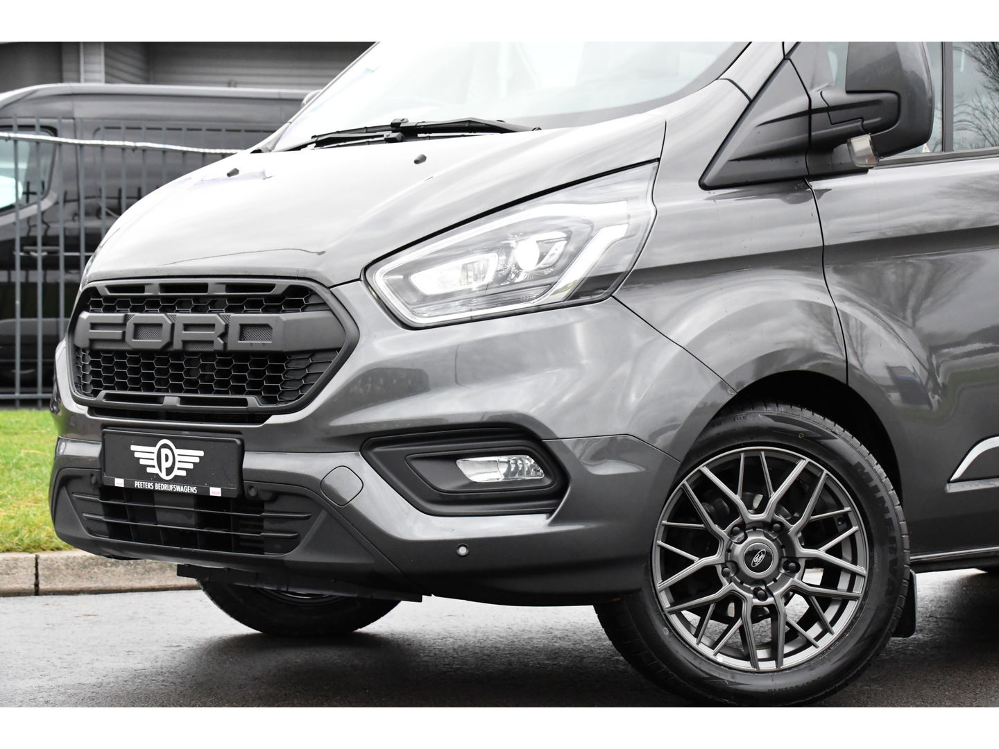 Ford Transit Custom 300 2.0 TDCI L2H1 Limited DC Cruise, Camera, Carplay, 170PK LED, Leder, Automaat, Sensoren, Trekhaak, UNIEK!