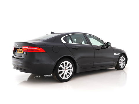 Jaguar XE 2.0 D Pure In-Control-Pack Aut. *FULL-LEATHER | NAVI-FULLMAP | COMFORT-SEATS | CAMERA | ECC | SHIFT-PADDLES | LANE-ASSIST | PDC | HEATED-SEATS | CRUISE | 17''ALU*