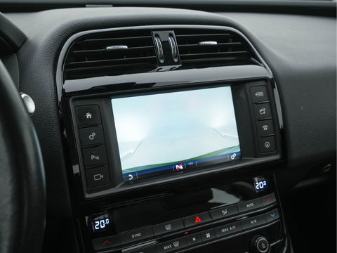Jaguar XE 2.0 D Pure In-Control-Pack Aut. *FULL-LEATHER | NAVI-FULLMAP | COMFORT-SEATS | CAMERA | ECC | SHIFT-PADDLES | LANE-ASSIST | PDC | HEATED-SEATS | CRUISE | 17''ALU*