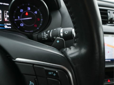Jaguar XE 2.0 D Pure In-Control-Pack Aut. *FULL-LEATHER | NAVI-FULLMAP | COMFORT-SEATS | CAMERA | ECC | SHIFT-PADDLES | LANE-ASSIST | PDC | HEATED-SEATS | CRUISE | 17''ALU*