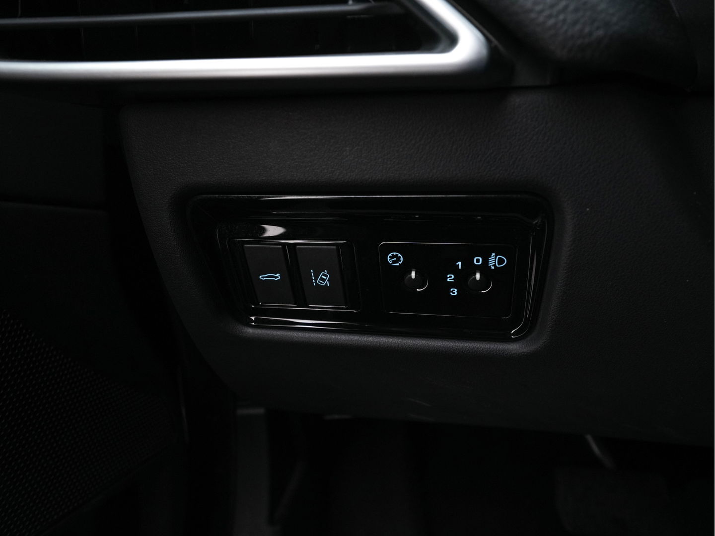 Jaguar XE 2.0 D Pure In-Control-Pack Aut. *FULL-LEATHER | NAVI-FULLMAP | COMFORT-SEATS | CAMERA | ECC | SHIFT-PADDLES | LANE-ASSIST | PDC | HEATED-SEATS | CRUISE | 17''ALU*