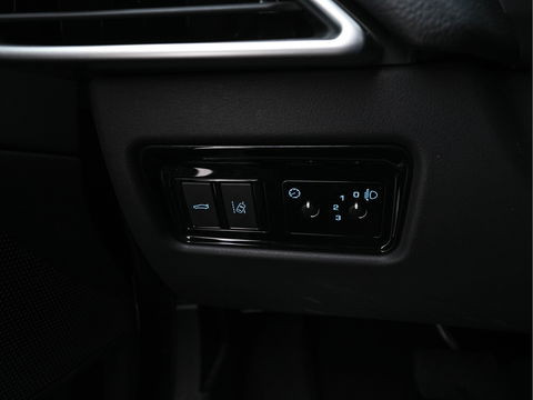 Jaguar XE 2.0 D Pure In-Control-Pack Aut. *FULL-LEATHER | NAVI-FULLMAP | COMFORT-SEATS | CAMERA | ECC | SHIFT-PADDLES | LANE-ASSIST | PDC | HEATED-SEATS | CRUISE | 17''ALU*