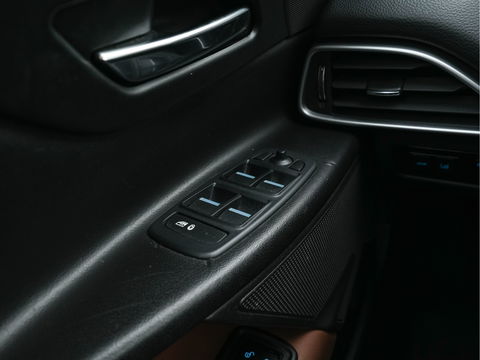 Jaguar XE 2.0 D Pure In-Control-Pack Aut. *FULL-LEATHER | NAVI-FULLMAP | COMFORT-SEATS | CAMERA | ECC | SHIFT-PADDLES | LANE-ASSIST | PDC | HEATED-SEATS | CRUISE | 17''ALU*
