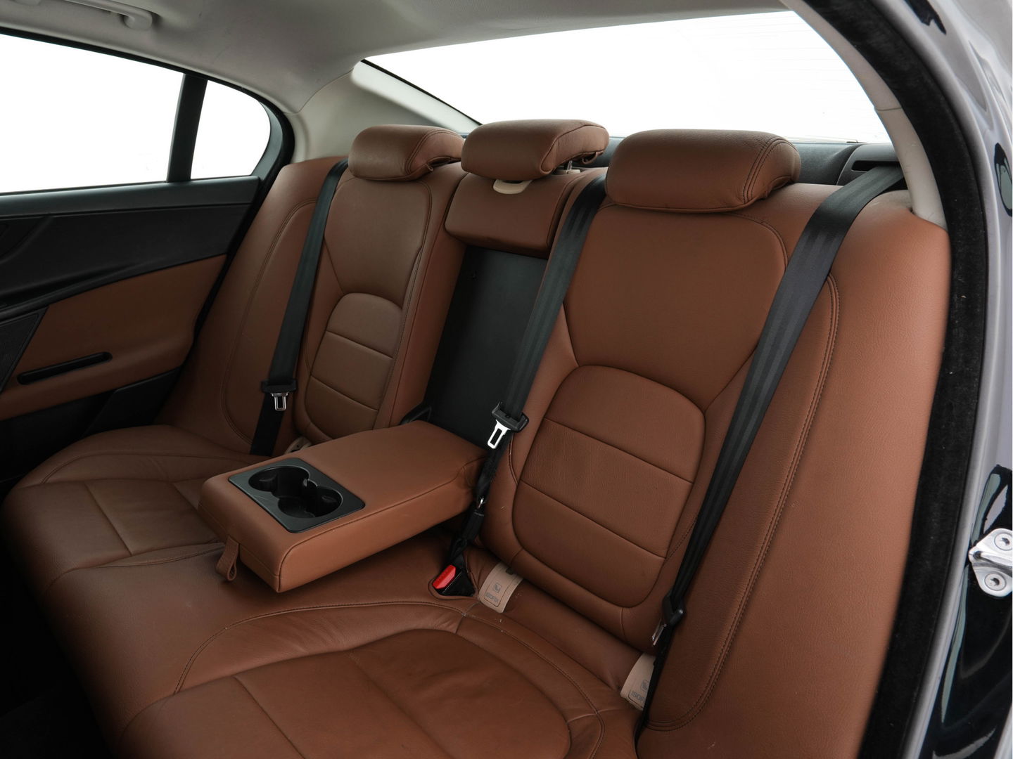 Jaguar XE 2.0 D Pure In-Control-Pack Aut. *FULL-LEATHER | NAVI-FULLMAP | COMFORT-SEATS | CAMERA | ECC | SHIFT-PADDLES | LANE-ASSIST | PDC | HEATED-SEATS | CRUISE | 17''ALU*