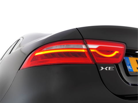 Jaguar XE 2.0 D Pure In-Control-Pack Aut. *FULL-LEATHER | NAVI-FULLMAP | COMFORT-SEATS | CAMERA | ECC | SHIFT-PADDLES | LANE-ASSIST | PDC | HEATED-SEATS | CRUISE | 17''ALU*