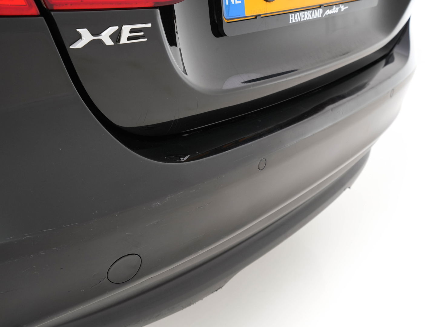 Jaguar XE 2.0 D Pure In-Control-Pack Aut. *FULL-LEATHER | NAVI-FULLMAP | COMFORT-SEATS | CAMERA | ECC | SHIFT-PADDLES | LANE-ASSIST | PDC | HEATED-SEATS | CRUISE | 17''ALU*