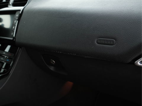 Jaguar XE 2.0 D Pure In-Control-Pack Aut. *FULL-LEATHER | NAVI-FULLMAP | COMFORT-SEATS | CAMERA | ECC | SHIFT-PADDLES | LANE-ASSIST | PDC | HEATED-SEATS | CRUISE | 17''ALU*