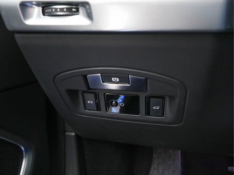 Jaguar I-PACE EV400 HSE First Edition AWD (INCL-BTW) Aut. *DIGI-COCKPIT | MATRIX-LED | MICROFIBRE | MERIDIAN-AUDIO | SURROUND-VIEW | KEYLESS | LANE-ASSIST | BLIND-SPOT | CRUISE | DAB | MEMORY-PACK | CCS-FASTLOADER | SPORT-SEATS | 22"
