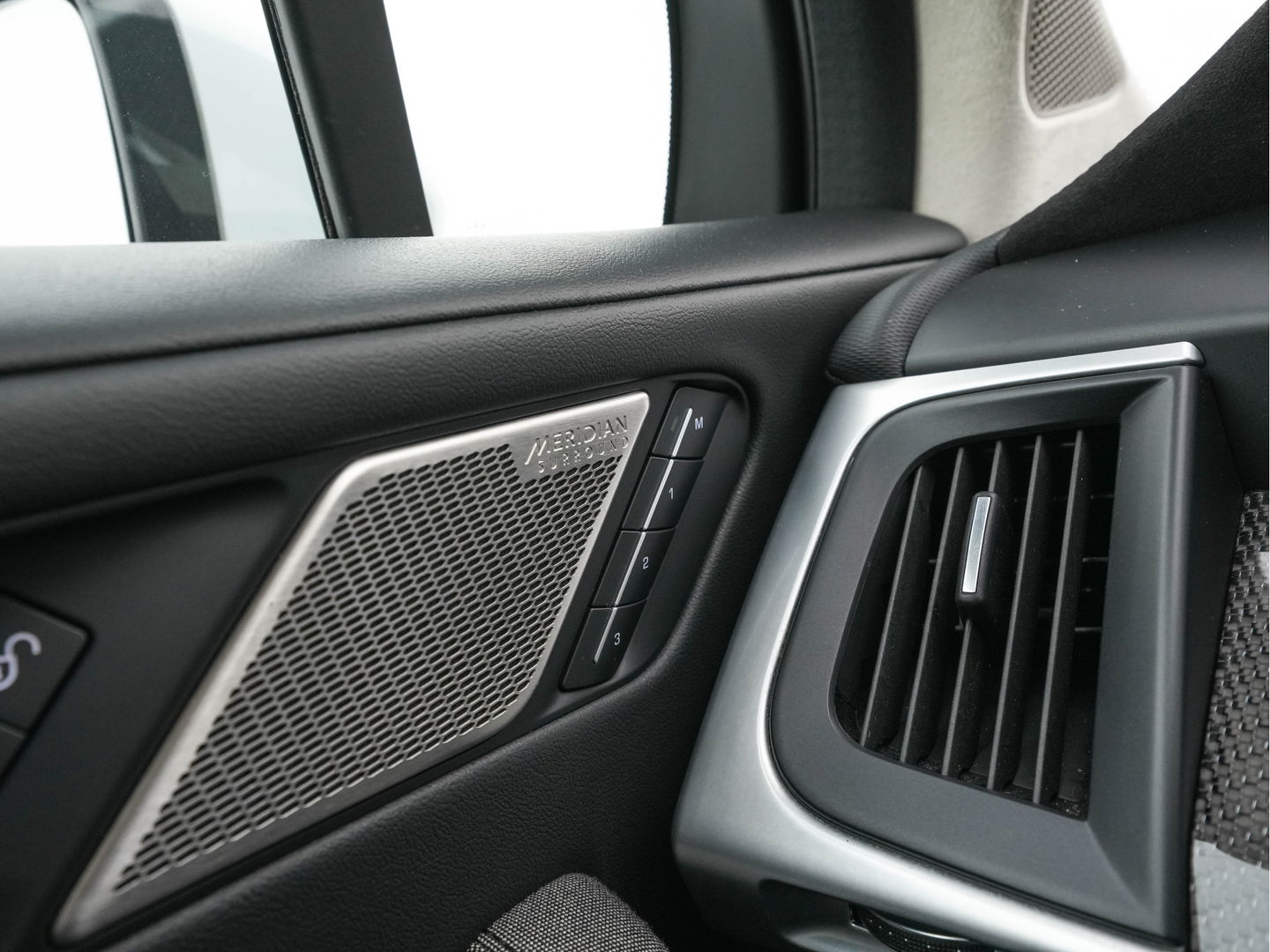 Jaguar I-PACE EV400 HSE First Edition AWD (INCL-BTW) Aut. *DIGI-COCKPIT | MATRIX-LED | MICROFIBRE | MERIDIAN-AUDIO | SURROUND-VIEW | KEYLESS | LANE-ASSIST | BLIND-SPOT | CRUISE | DAB | MEMORY-PACK | CCS-FASTLOADER | SPORT-SEATS | 22"