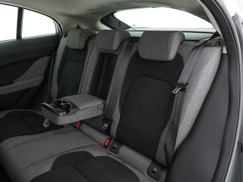 Jaguar I-PACE EV400 HSE First Edition AWD (INCL-BTW) Aut. *DIGI-COCKPIT | MATRIX-LED | MICROFIBRE | MERIDIAN-AUDIO | SURROUND-VIEW | KEYLESS | LANE-ASSIST | BLIND-SPOT | CRUISE | DAB | MEMORY-PACK | CCS-FASTLOADER | SPORT-SEATS | 22"