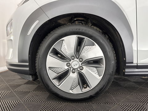 Hyundai KONA EV Premium 64 kWh (INCL-BTW) *FULL-LEATHER | HEAD-UP | FULL-LED | NAVI-FULLMAP | DAB | ADAPTIVE-CRUISE | KRELL-AUDIO | KEYLESS | CAMERA | BLIND-SPOT | LANE-ASSIST | DIGI-COCKPIT | COMFORT-SEATS | 17''ALU*
