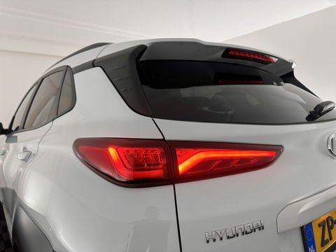 Hyundai KONA EV Premium 64 kWh (INCL-BTW) *FULL-LEATHER | HEAD-UP | FULL-LED | NAVI-FULLMAP | DAB | ADAPTIVE-CRUISE | KRELL-AUDIO | KEYLESS | CAMERA | BLIND-SPOT | LANE-ASSIST | DIGI-COCKPIT | COMFORT-SEATS | 17''ALU*