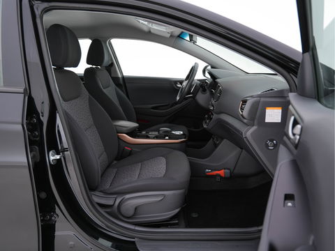 Hyundai IONIQ Comfort EV Aut. *INFINITY-AUDIO | NAVI-FULLMAP | CAMERA | CCS-FASTLOADER | LANE-ASSIST | ADAPTIVE-CRUISE | KEYLESS | SHIFT-PADDLES | PDC | CARPLAY |  DAB+ | COMFORT-SEATS | 16"ALU*