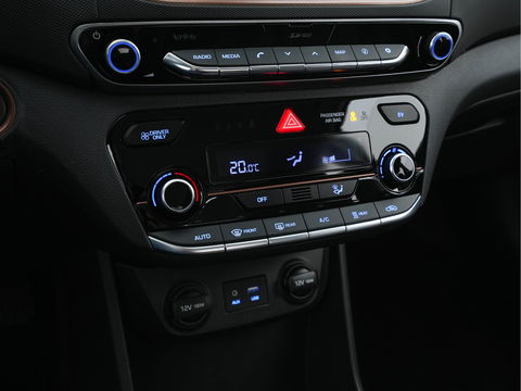 Hyundai IONIQ Comfort EV Aut. *INFINITY-AUDIO | NAVI-FULLMAP | CAMERA | CCS-FASTLOADER | LANE-ASSIST | ADAPTIVE-CRUISE | KEYLESS | SHIFT-PADDLES | PDC | CARPLAY |  DAB+ | COMFORT-SEATS | 16"ALU*