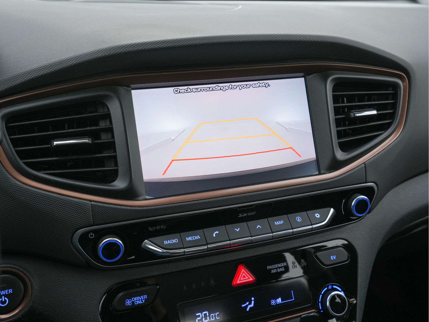 Hyundai IONIQ Comfort EV Aut. *INFINITY-AUDIO | NAVI-FULLMAP | CAMERA | CCS-FASTLOADER | LANE-ASSIST | ADAPTIVE-CRUISE | KEYLESS | SHIFT-PADDLES | PDC | CARPLAY |  DAB+ | COMFORT-SEATS | 16"ALU*