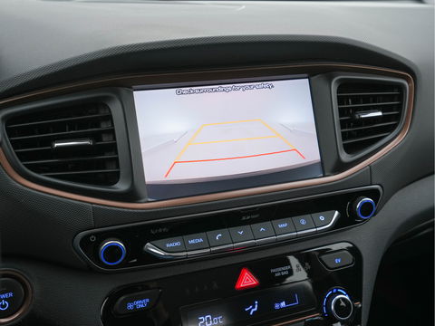 Hyundai IONIQ Comfort EV Aut. *INFINITY-AUDIO | NAVI-FULLMAP | CAMERA | CCS-FASTLOADER | LANE-ASSIST | ADAPTIVE-CRUISE | KEYLESS | SHIFT-PADDLES | PDC | CARPLAY |  DAB+ | COMFORT-SEATS | 16"ALU*