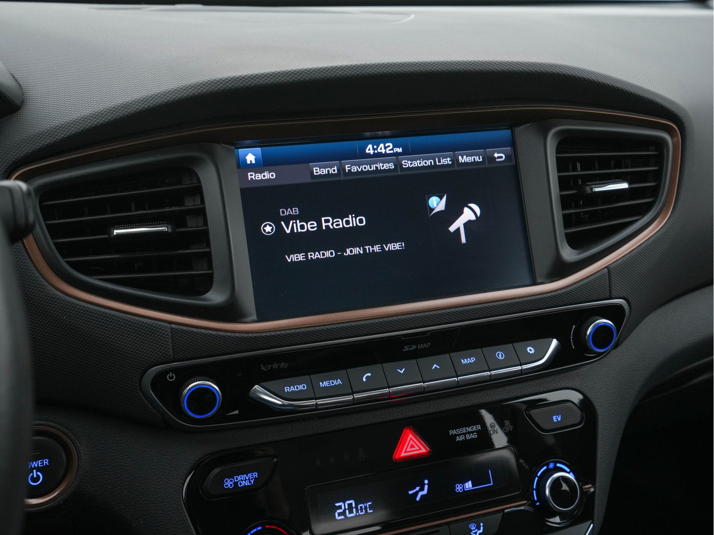 Hyundai IONIQ Comfort EV Aut. *INFINITY-AUDIO | NAVI-FULLMAP | CAMERA | CCS-FASTLOADER | LANE-ASSIST | ADAPTIVE-CRUISE | KEYLESS | SHIFT-PADDLES | PDC | CARPLAY |  DAB+ | COMFORT-SEATS | 16"ALU*