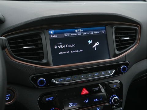 Hyundai IONIQ Comfort EV Aut. *INFINITY-AUDIO | NAVI-FULLMAP | CAMERA | CCS-FASTLOADER | LANE-ASSIST | ADAPTIVE-CRUISE | KEYLESS | SHIFT-PADDLES | PDC | CARPLAY |  DAB+ | COMFORT-SEATS | 16"ALU*