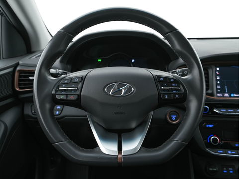 Hyundai IONIQ Comfort EV Aut. *INFINITY-AUDIO | NAVI-FULLMAP | CAMERA | CCS-FASTLOADER | LANE-ASSIST | ADAPTIVE-CRUISE | KEYLESS | SHIFT-PADDLES | PDC | CARPLAY |  DAB+ | COMFORT-SEATS | 16"ALU*