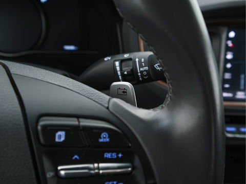 Hyundai IONIQ Comfort EV Aut. *INFINITY-AUDIO | NAVI-FULLMAP | CAMERA | CCS-FASTLOADER | LANE-ASSIST | ADAPTIVE-CRUISE | KEYLESS | SHIFT-PADDLES | PDC | CARPLAY |  DAB+ | COMFORT-SEATS | 16"ALU*