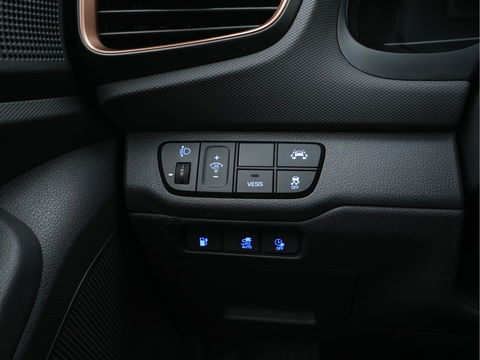 Hyundai IONIQ Comfort EV Aut. *INFINITY-AUDIO | NAVI-FULLMAP | CAMERA | CCS-FASTLOADER | LANE-ASSIST | ADAPTIVE-CRUISE | KEYLESS | SHIFT-PADDLES | PDC | CARPLAY |  DAB+ | COMFORT-SEATS | 16"ALU*