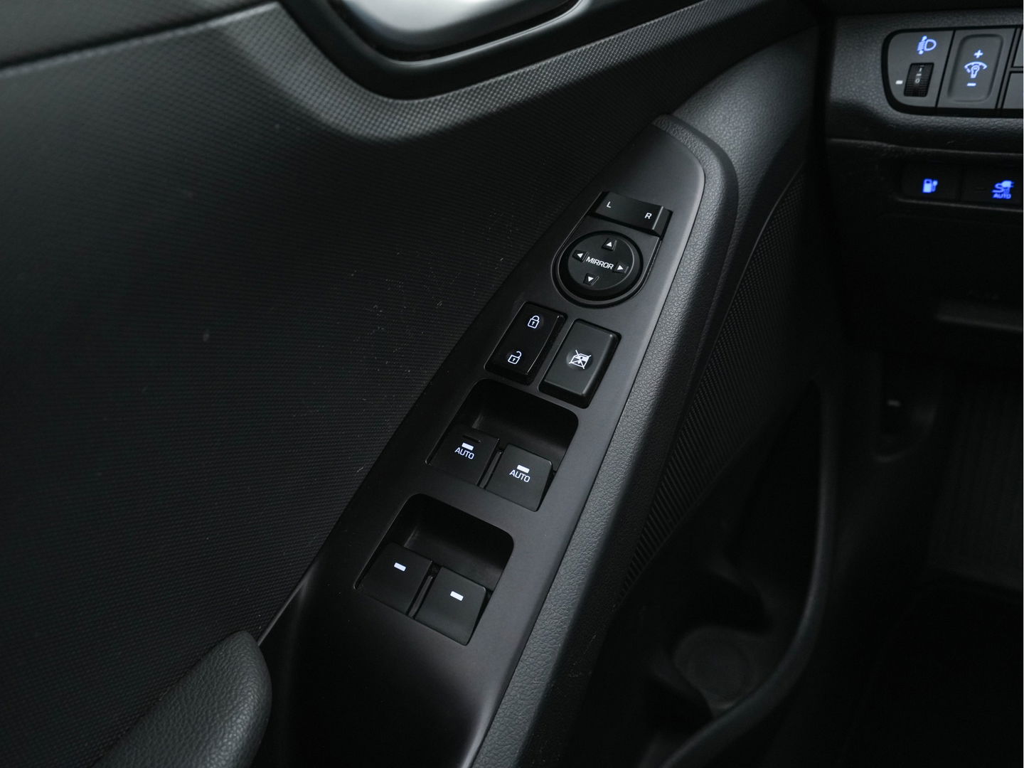 Hyundai IONIQ Comfort EV Aut. *INFINITY-AUDIO | NAVI-FULLMAP | CAMERA | CCS-FASTLOADER | LANE-ASSIST | ADAPTIVE-CRUISE | KEYLESS | SHIFT-PADDLES | PDC | CARPLAY |  DAB+ | COMFORT-SEATS | 16"ALU*