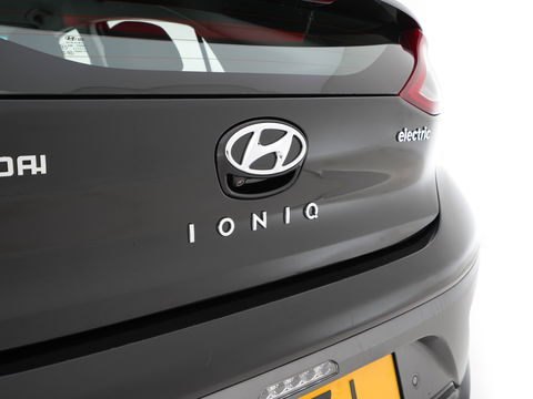 Hyundai IONIQ Comfort EV Aut. *INFINITY-AUDIO | NAVI-FULLMAP | CAMERA | CCS-FASTLOADER | LANE-ASSIST | ADAPTIVE-CRUISE | KEYLESS | SHIFT-PADDLES | PDC | CARPLAY |  DAB+ | COMFORT-SEATS | 16"ALU*