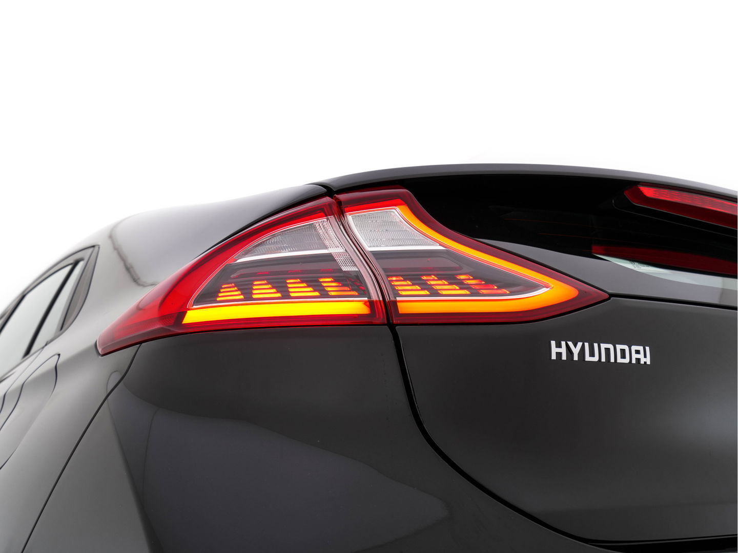 Hyundai IONIQ Comfort EV Aut. *INFINITY-AUDIO | NAVI-FULLMAP | CAMERA | CCS-FASTLOADER | LANE-ASSIST | ADAPTIVE-CRUISE | KEYLESS | SHIFT-PADDLES | PDC | CARPLAY |  DAB+ | COMFORT-SEATS | 16"ALU*