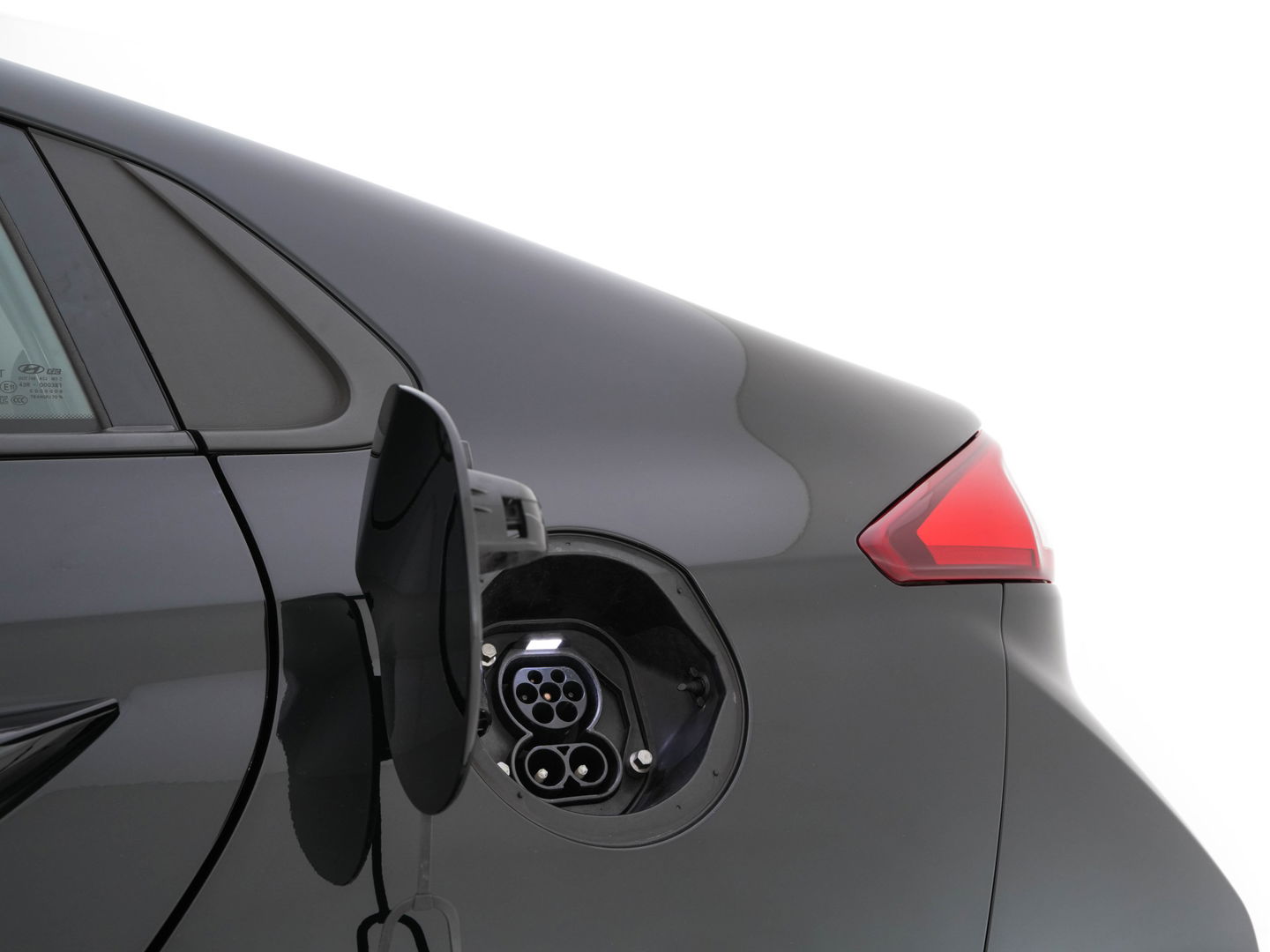 Hyundai IONIQ Comfort EV Aut. *INFINITY-AUDIO | NAVI-FULLMAP | CAMERA | CCS-FASTLOADER | LANE-ASSIST | ADAPTIVE-CRUISE | KEYLESS | SHIFT-PADDLES | PDC | CARPLAY |  DAB+ | COMFORT-SEATS | 16"ALU*