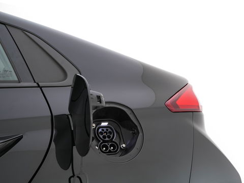 Hyundai IONIQ Comfort EV Aut. *INFINITY-AUDIO | NAVI-FULLMAP | CAMERA | CCS-FASTLOADER | LANE-ASSIST | ADAPTIVE-CRUISE | KEYLESS | SHIFT-PADDLES | PDC | CARPLAY |  DAB+ | COMFORT-SEATS | 16"ALU*
