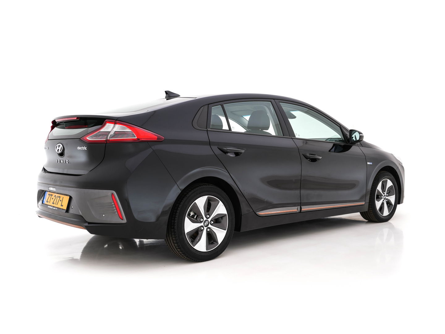 Hyundai IONIQ Comfort EV Aut. *INFINITY-AUDIO | NAVI-FULLMAP | CAMERA | CCS-FASTLOADER | LANE-ASSIST | ADAPTIVE-CRUISE | KEYLESS | SHIFT-PADDLES | PDC | CARPLAY |  DAB+ | COMFORT-SEATS | 16"ALU*