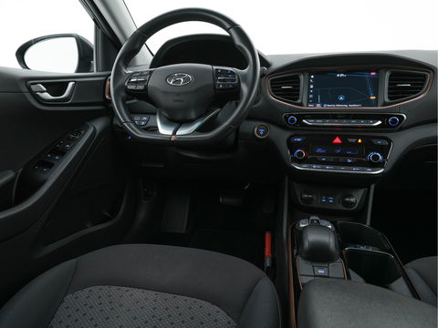 Hyundai IONIQ Comfort EV Aut. *INFINITY-AUDIO | NAVI-FULLMAP | CAMERA | CCS-FASTLOADER | LANE-ASSIST | ADAPTIVE-CRUISE | KEYLESS | SHIFT-PADDLES | PDC | CARPLAY |  DAB+ | COMFORT-SEATS | 16"ALU*