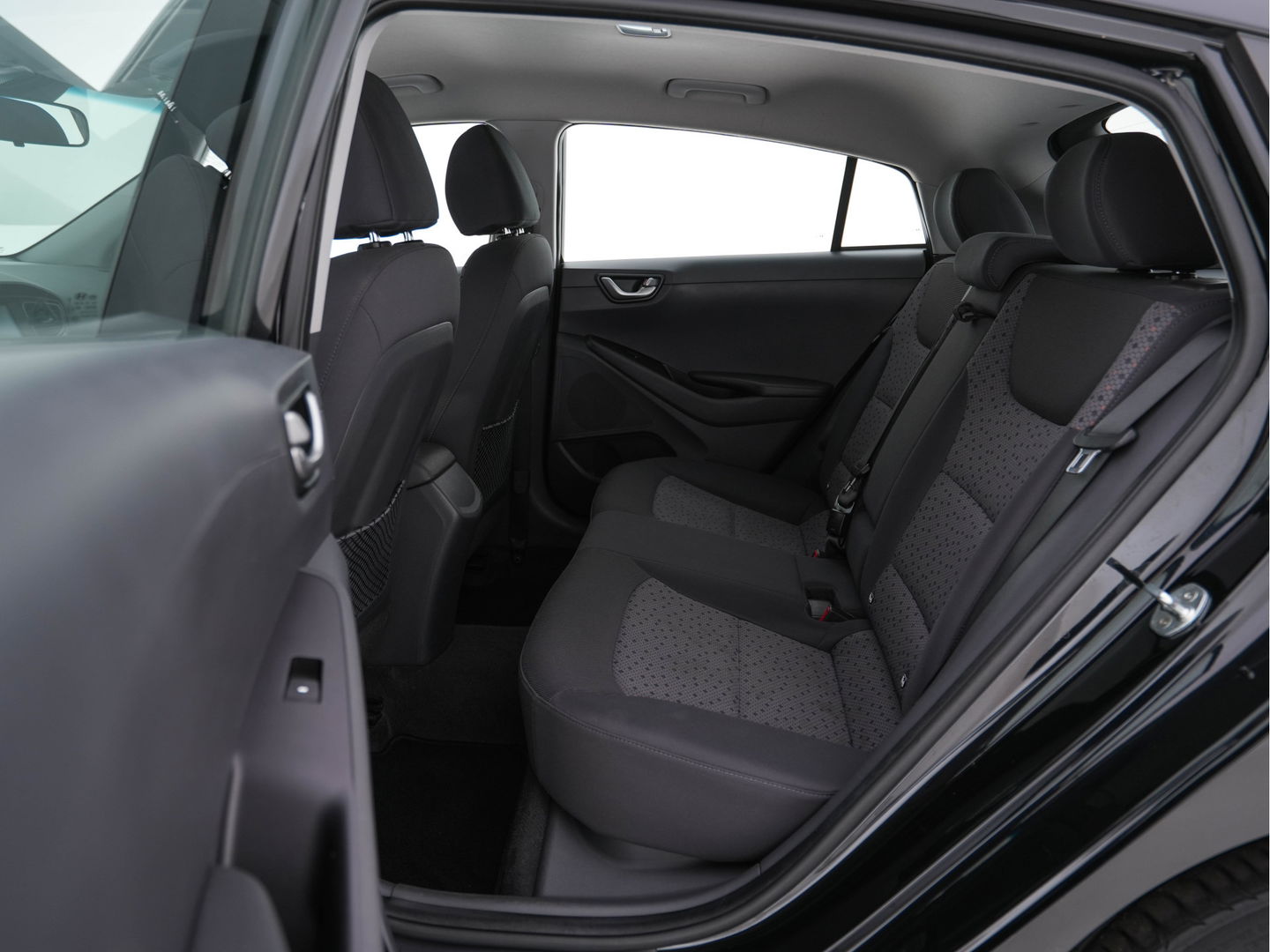 Hyundai IONIQ Comfort EV Aut. *INFINITY-AUDIO | NAVI-FULLMAP | CAMERA | CCS-FASTLOADER | LANE-ASSIST | ADAPTIVE-CRUISE | KEYLESS | SHIFT-PADDLES | PDC | CARPLAY |  DAB+ | COMFORT-SEATS | 16"ALU*