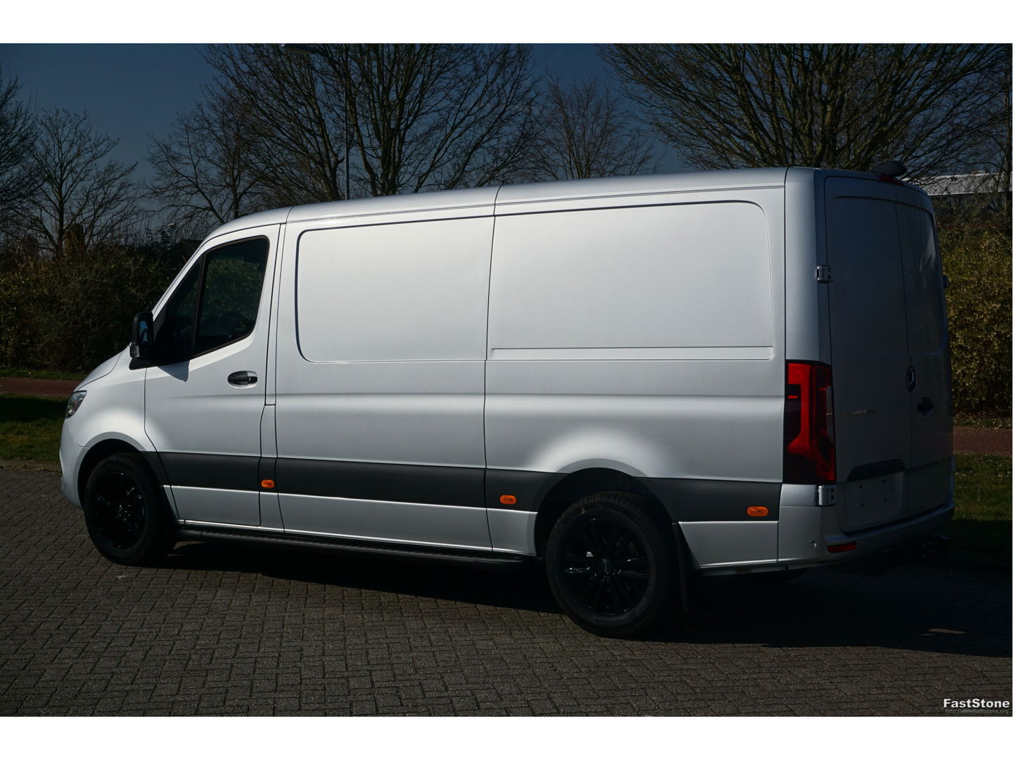 Mercedes-Benz Sprinter 319CDI Panamericana Black L2H1 BPM VRIJ!! 10.25" Mbux, ACC, LED, 3.5T Trekhaak, 18" LM!! NR. 911
