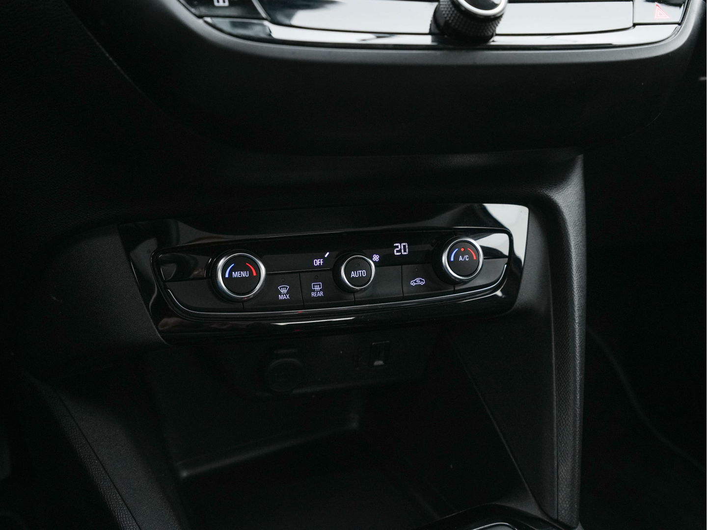 Opel CORSA-E Elegance 50 kWh [ 3-Fase ] (INCL-BTW) Aut. *FULL-LED | DIGI-COCKPIT | LEATHER-MICROFIBRE | CARPLAY | ECC | KEYLESS | CRUISE | DAB | PDC | SPORT-SEATS | 16"ALU*